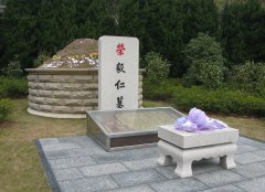 荣毅仁纪念碑：传承先贤精神，，，，，照亮民族前行之路